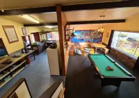 Chateau Backpackers & Motels
