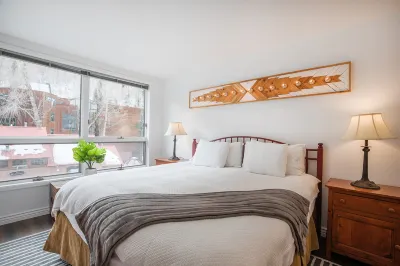 Sunny Views and Full Kitchen Amenities - Charming Escape Hotels near Bootdoctors