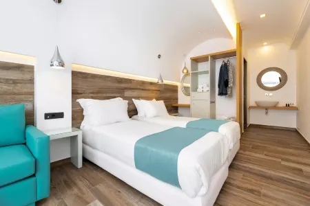 Deluxe Hotel Santorini