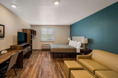 WoodSpring Suites West Palm Beach Отели в г. Ройал Палм Бич