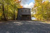 Lakefront Retreat - Cozy Fireplace, Lake View, Dock & Kayaks