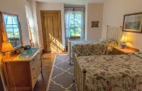 Elegant Bayview Victorian Home; walk to beach