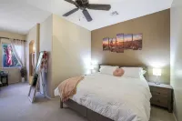 Single Story Retreat: Heated Pool, Hot Tub, BBQ!