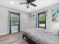 Sleeps 30! Themed Home w/ Pool, Hot Tub, Pond, Pickleball, Putt Putt, Arcades Hotels in Fallstown