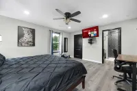 "Enchanted Forest" - Pool, Hot tub, Pond, Pickleball, Basketball, Putt Putt ++++