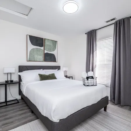 NEW! Stylish Ranch near Grand Park/ Westfield w/ all the Extras! Sleeps 10!