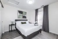 NEW! Stylish Ranch near Grand Park/ Westfield w/ all the Extras! Sleeps 10! - 4-Star