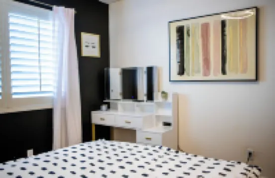 Spacious 4-bedroom house in fabulous Peoria with WiFi, AC