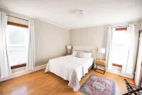 The Stallis Palace: Large 3BR House Hotels in West Allis