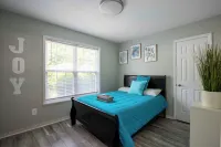 12 minutes to Wet 'n Wild Water Park! Family-sized 3 bedroom cozy happy home! Hotels near Sprouts Farmers Market
