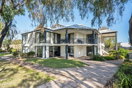 98 Steps to the Beach 2Br Coastal Getaway