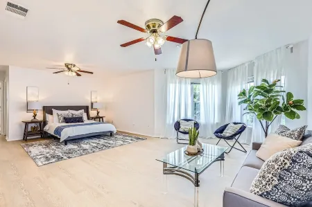 Bright & Charming Entire House in Peaceful Neighborhood