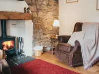 Cottage - Sleeps 4 - Garden - Parking Hotels in Llanelli