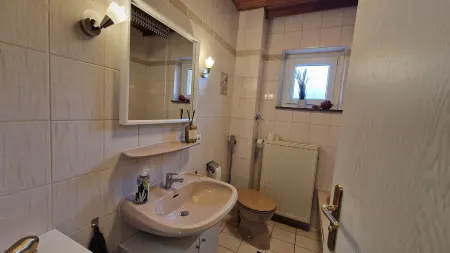 Cozy 3-room apartment with terrace and garden access. Ideal for families