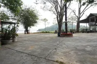 Nha Nghi Van Long Elephants Hotels in Yang Reh