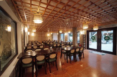 Xuân Anh Homestay Отели рядом с достопримечательностью «The Vissai Group»