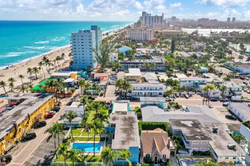 Renovated Apt -unit #3 / Close to Beach w/ Parking