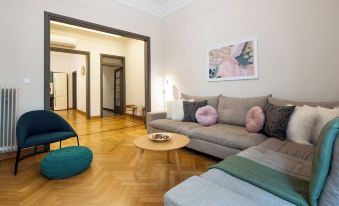 Meadows - Luxury 3-Bedroom Apartment in Athens