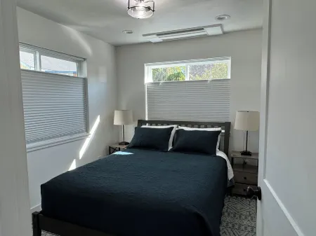 Newer Cozy Cottage w/ Saltwater Spa!