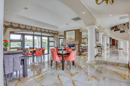 Villa Tasha Luxury Suites Отели в г. Sterkfontein DMA