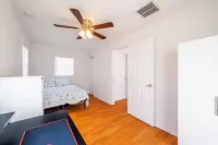 Beach House with 2 Beach Badges, 1 Block to the Beach, Boardwalk, and Shopping