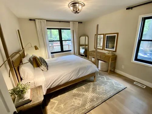 Designer Cottage +Guesthouse on large private estate in Grand Beach with Hot Tub