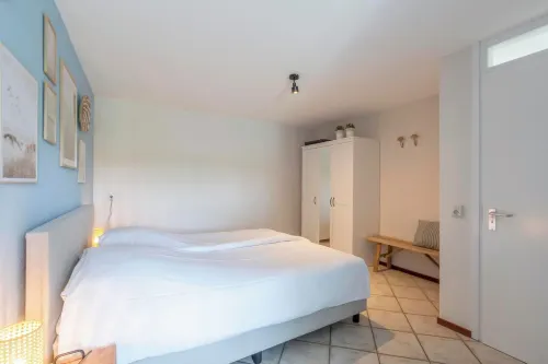 Wijde Blick 310 Apartment Near Callanstoog Beach - parking