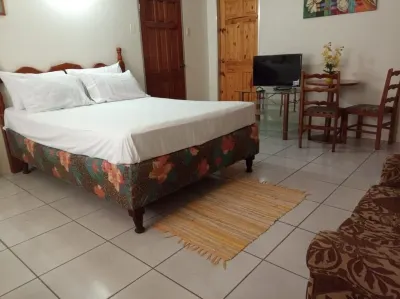 Store Bay Suite at Goodheart's Comfort Inn