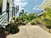 Charming Modern Beach Villa with 360 Island views & easy resort access Hôtels à : 