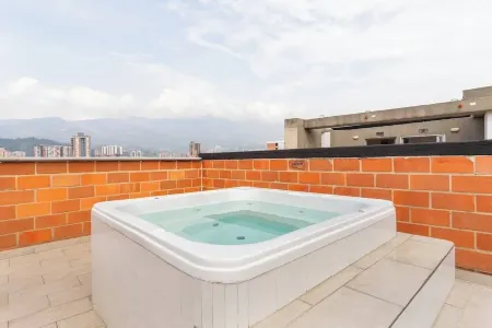 Triple Apts: 9BR, 6BA by Medellín, Dining, Nightlife, Fast Wifi & Self Check-in