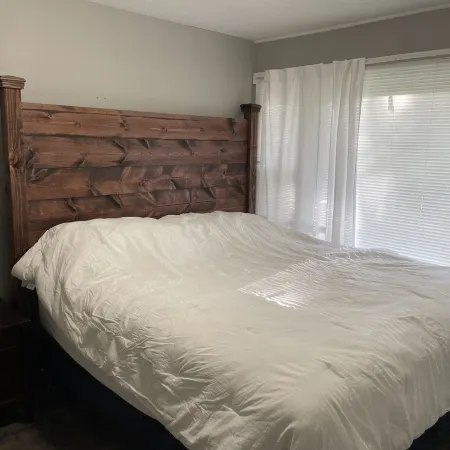 Cozy modern 4 bedroom, 10 min walk to beach & sunset