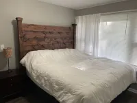 Cozy modern 4 bedroom, 10 min walk to beach & sunset - Wifi