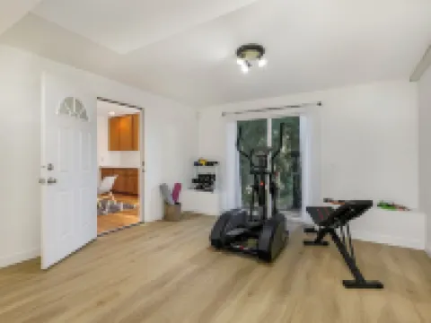 Sammamish Modern Family & Pet Friendly Home Hotels in Sammamish