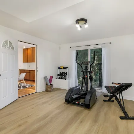 Sammamish Modern Family & Pet Friendly Home
