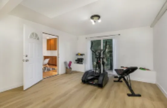 Sammamish Modern Family & Pet Friendly Home