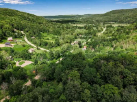 Ellicottville Chalet with beautiful storybook creek