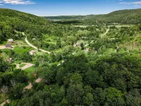 Ellicottville Chalet with beautiful storybook creek