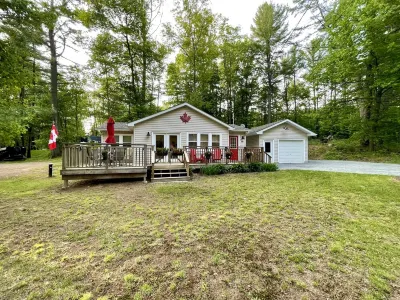 Inn The Moment: A Bright and Cozy Getaway in the Heart of Muskoka
