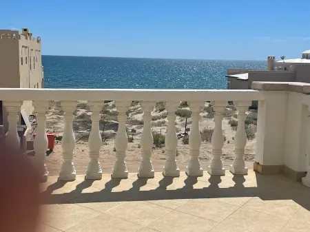 Spacious 5-bedroom house with AC, WiFi in delightful Playa Encanto