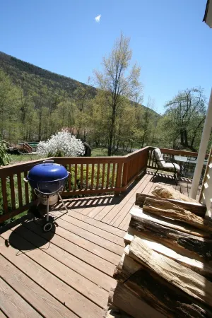 Farmhouse with Pool Minutes to Hunter Mountain