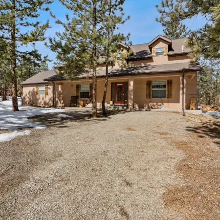 La Hacienda BV: Family-friendly cabin nestled on 2 acres in the woods