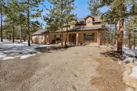 La Hacienda BV: Family-friendly cabin nestled on 2 acres in the woods - 4-Star