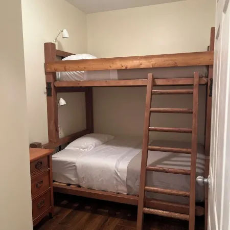 Lakefront Home away from Home
