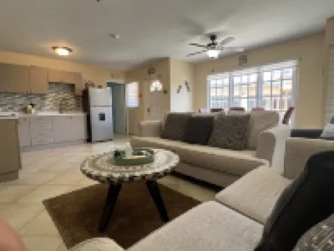 Walking distance to Beach from Flip Flop Condo-Sleeps 6