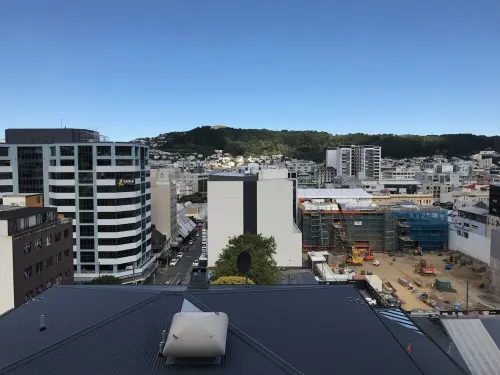 Apartment Heart of Wellington City - Balcony over the City Lights