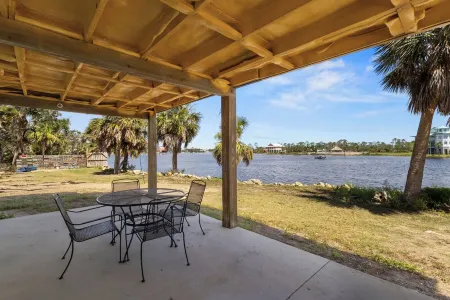 Priya’s Island- sleeps 10 with private dock