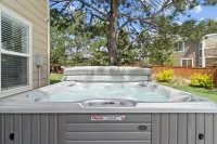 Relax & Unwind: Hot Tub/Pool, King Beds, Steam Shower, Sleeps 8, Great Location!