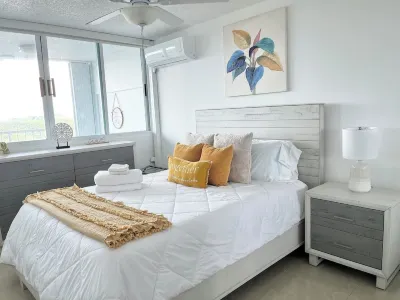 NEW! Couple’s Getaway! With Ocean Views+Balcony+Pool+Private Beach+Near Eateries