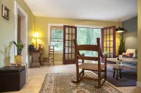 Blend City and Country at Lucky W Cottage