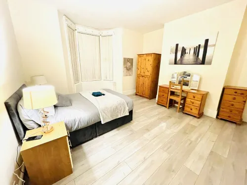 Spacious 2 Bedroom Apt Newcastle Upon Tyne with Free Parking and Wifi